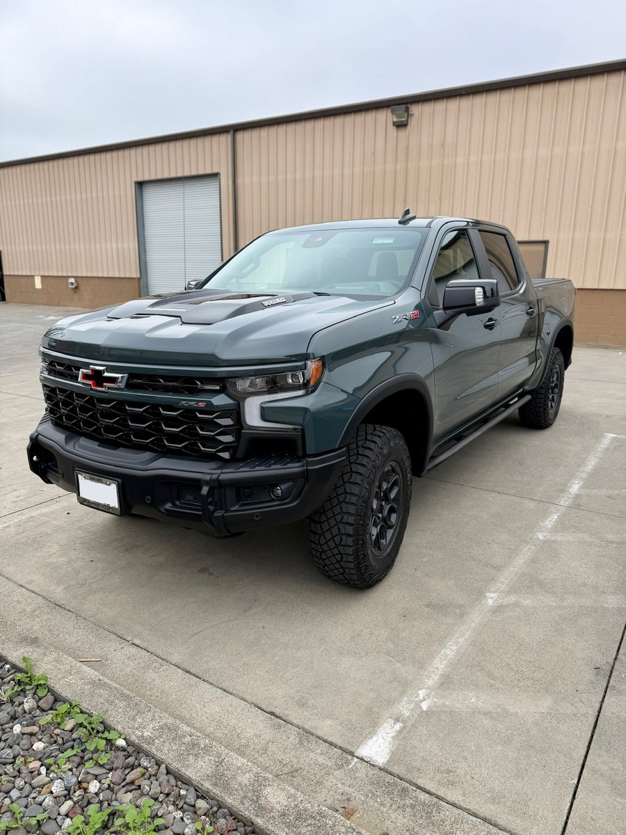 RobustAD's tweet image. 10 year coating on the outside and 3 year coating on the interior installed on this new Chevy Silverado. Interior coating can create a hydrophobic surface on leather, plastics, and fabric surfaces which can protect the surface from spills, stains, transfers, and chemical damage.