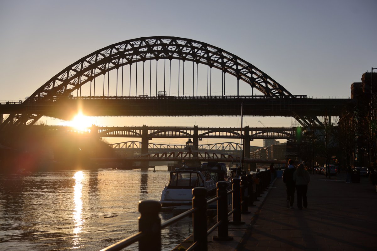 iainbuist1971's tweet image. The Tyne Bridge silhouetted by the winter sun in Newcastle today. @ChronicleLive #tynebridge #wintersun