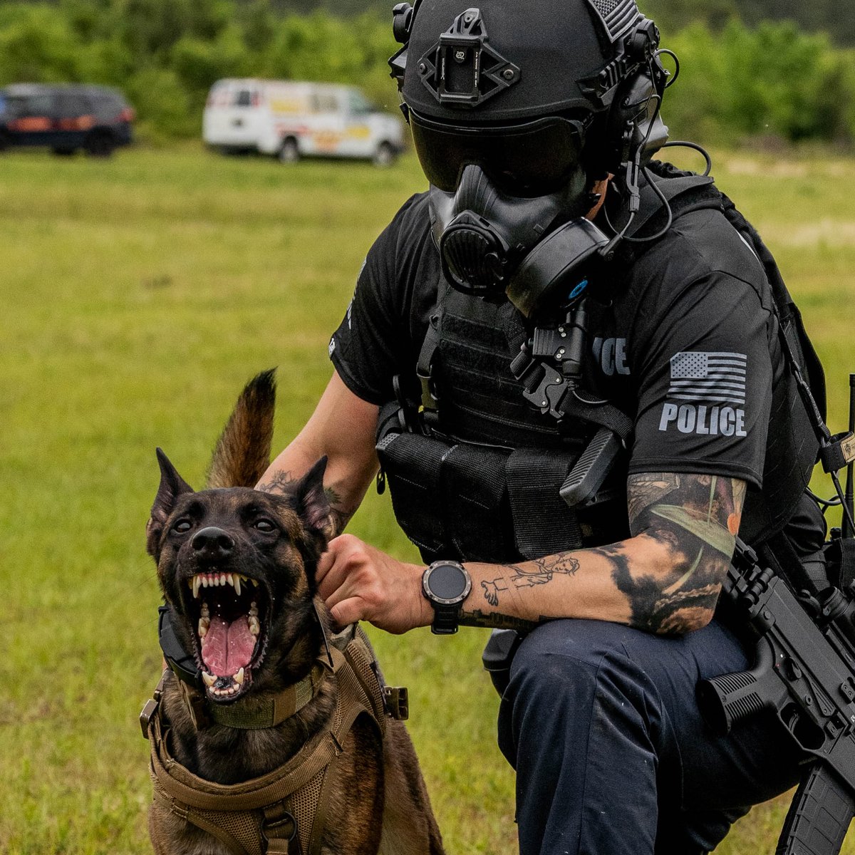 Raineinc's tweet image. Bad company… but such a good boy! 🚔🐕
#workmode #rainetactical 🇺🇸 #rtg @Team_Wendy  @AvonProtection  #leo #srt #k9 #beastmode #LFG  #dogsrule #mansbestfriend #WednesdayMotivation