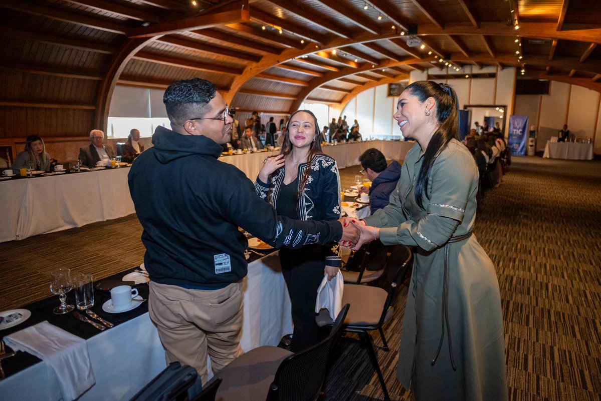 CarinaMurciaY's tweet image. Hoy compartimos con periodistas del sector TIC los avances que estamos logrando desde el @Ministerio_TIC para abrir más caminos a las mujeres en tecnología. Les cuento en este hilo 🧵
