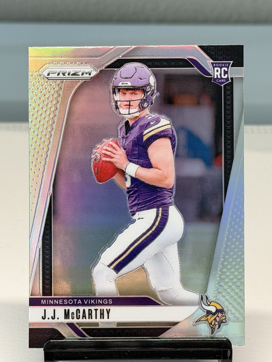 EJscardz's tweet image. JJ McCarthy Genesis - $130 shipped
JJ McCarthy Silver - $25 shipped
Trae Young Stained Glass PSA 9 - $40 shipped
Alexandre Sarr /249 - $20 shipped