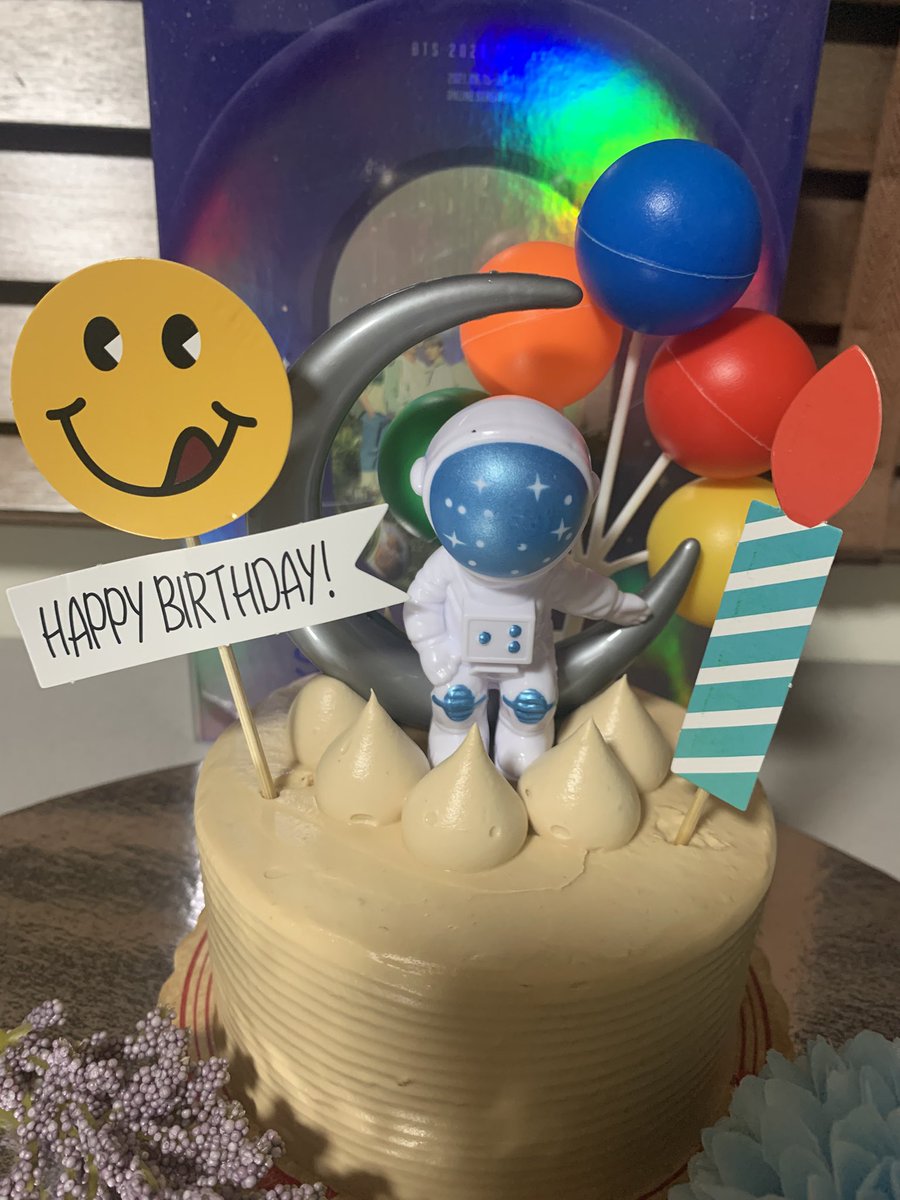 Happy Birthday, Seok Jin-ah!!🎈🎂🎉 
#HAPPYJINDAY 
#HappyBirthdayJin 
#SeokjinDay