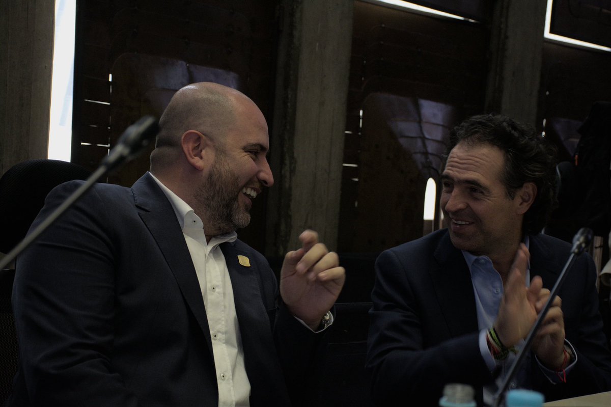 andresfbedoya's tweet photo. Hoy cierro mi etapa como Diputado de Antioquia tras dos años de trabajo y compromiso para recuperar a Medellín y Antioquia del desastre que recibimos, y defender a nuestra región ante el rechazo de Petro y el gobierno nacional. 

Gracias a los diputados y concejales de Creemos en Medellín y Antioquia por permitirme ser parte de un propósito que le brinda calidad de vida a la gente. @paulinasuarez49 @santi_perdomo_m @CamiGaviria @JCdelaCuesta @maestroperez @tobonvillada @SantiNarvaezL @alejodebedout @juanfveleza @Zulemazapatac @Mateoescobar88V @davidruizgomezg 

Gracias @FicoGutierrez por la confianza y el respeto en estos años de labor. Seguimos adelante porque creemos que a Colombia la sacamos adelante desde las regiones 🇨🇴.