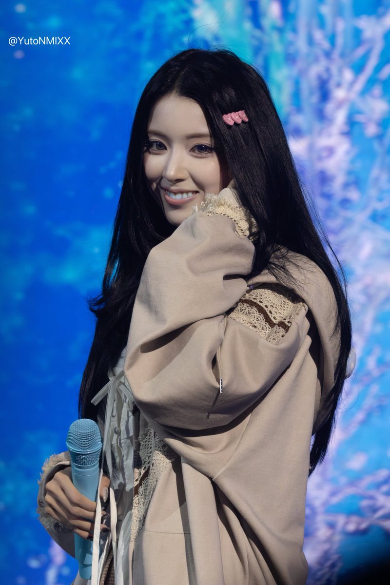 YutoNMIXX's tweet photo. 251130 NMIXX 콘서트 DAY2

君の笑顔を見るためなら何回でも転生するよ♡

#NMIXX #엔믹스 #JWOO #지우 https://t.co/EKbKlbqJRG