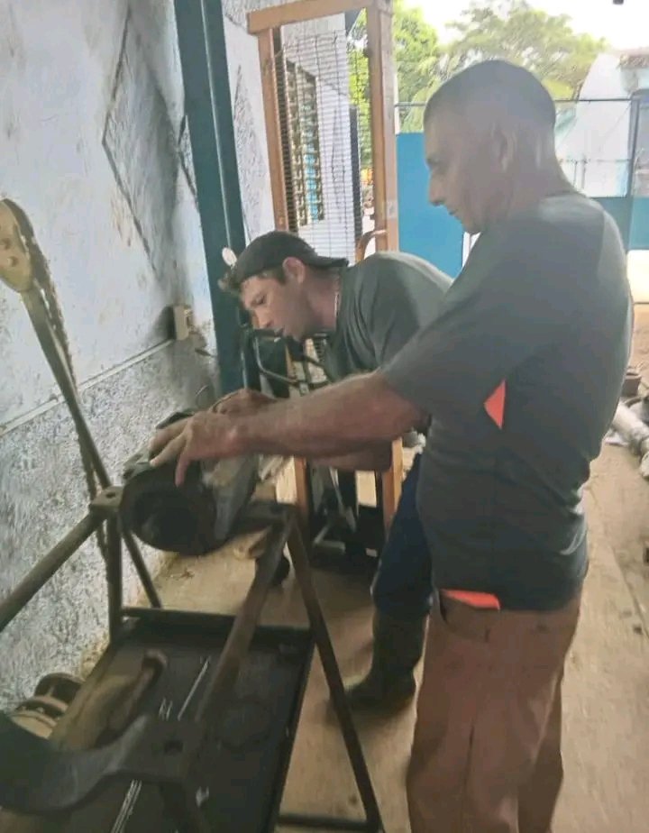 delegacionssp1's tweet photo. Nuestros profesionales electromecánicos de base (especializados en Mantenimiento y Construcción) ponen todo su empeño, dedicación y horas de trabajo en garantizar reparaciones eficaces y un mantenimiento impecable. #Eaass #AySCuba #INRHCuba #SanctiSpíritusEnMarcha https://t.co/pWUZOcbHCc
