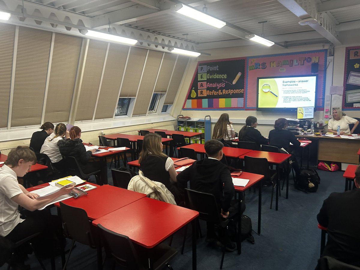 CNHS_EngModLang's tweet image. Nat 5 supported study was busy today ahead of the prelim next Wednesday! Great to see so many pupils invested in their own learning and motivated to study 📖