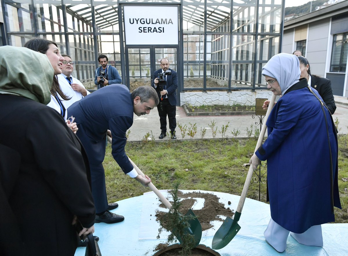 Sayın Emine Erdoğan, Zonguldak Karadeniz Ereğli Özel Eğitim Kampüsü açılışına katıldı tccb.gov.tr/haberler/410/1…