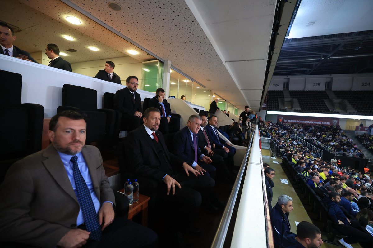 30. Kadınlar Cumhurbaşkanlığı Kupası maçındayız.🇹🇷🏆 

Her iki takımımıza gönülden başarılar diliyorum.🏀👏🏻