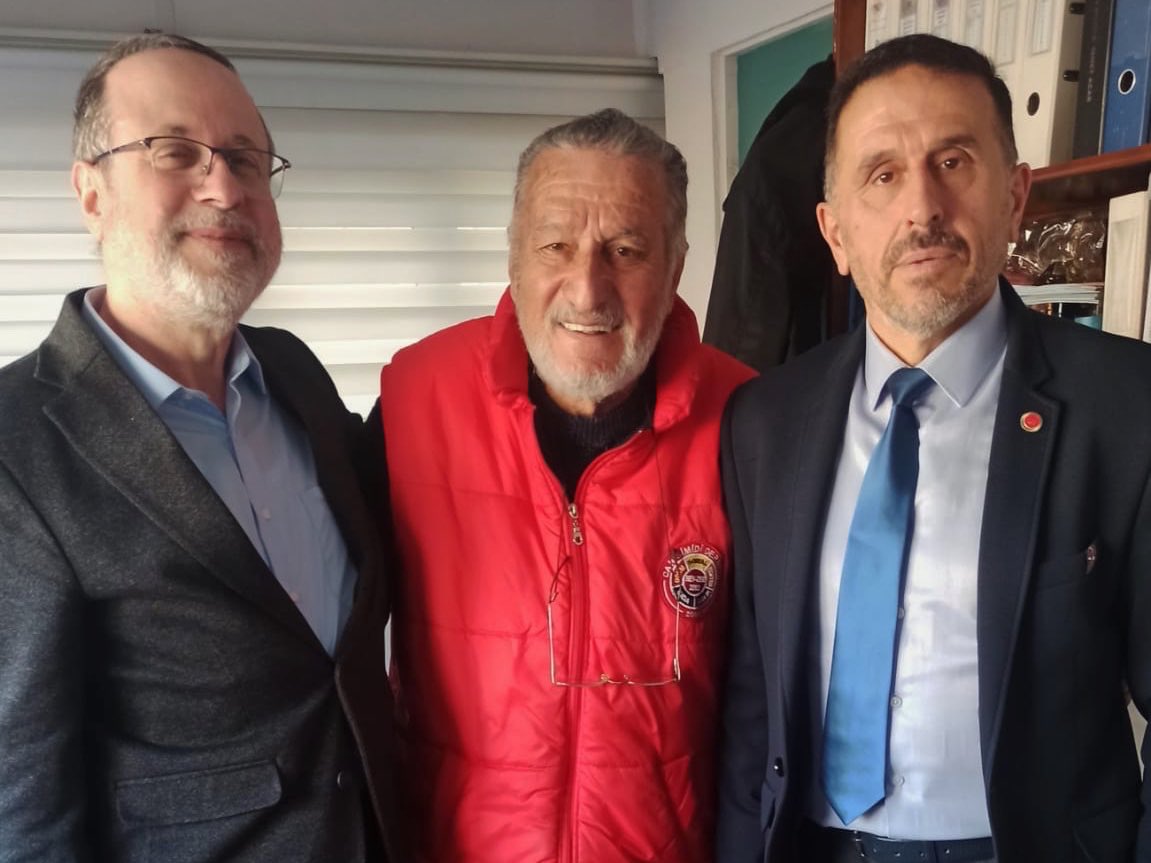 İlçe Başkanımız Hakan Gökcan ve beraberindeki heyet Can Simidi Derneği Başkanı Aslan Kandemir Beye nezaket ziyaretinde bulundular.

Nazik kabulleri ve hoş sohbetleri için teşekkür ederiz.