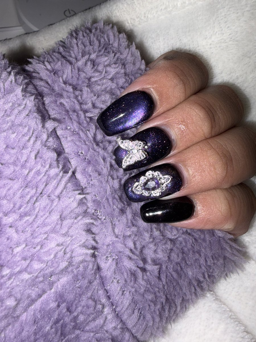 パーツのおかげでなんとか、完成⸜💜⸝
セルフネイル、時間かかるけど楽しいよ