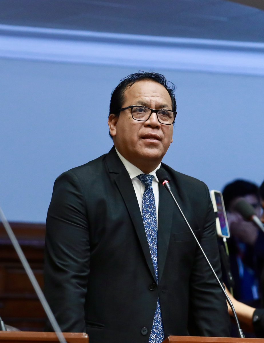 Hace instantes, desde el Pleno, defendí la democracia y el ejercicio constitucional de la fiscal suprema Delia Espinoza.
Lo que se propone es irregular e inconstitucional. Solicité que el proceso se archive: el Congreso no puede actuar al margen de la Constitución.