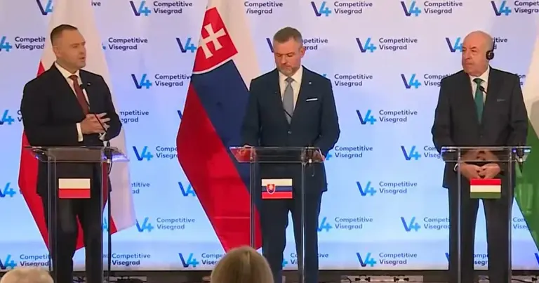 HungaryVox's tweet photo. BREAKING! 🇪🇺 Today the presidents of the Visegrád Group met in Esztergom and the Polish leader told it like it is: the war in Ukraine is not just Kyiv vs Moscow anymore. Energy security, LNG-gas via Poland, a revived regional AI & green-tech push - V4 wants to matter again. 

#V4 #Hungary #EU #Poland #KarolNawrocki #Slovakia #Esztergom #europeanyo