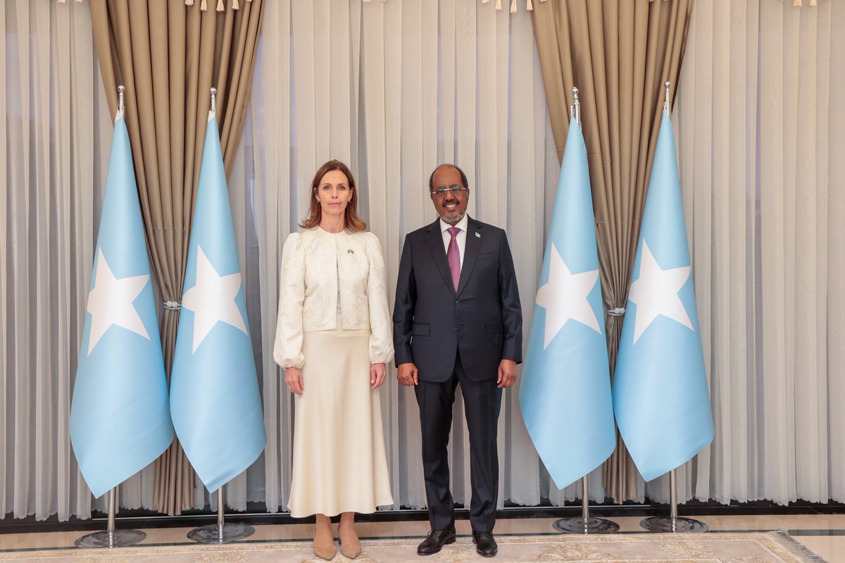 Somalia’s President, <a href="/HassanSMohamud/">Hassan Sheikh Mohamud</a>, has today received the Letters of Credence from Norway’s new Ambassador to Somalia, H.E. <a href="/NorwayAmbKenya/">Siv Cathrine Moe</a>  

On behalf of the Somali diaspora in Norway, we extend our warm congratulations to the new Ambassador and wish her every success in her