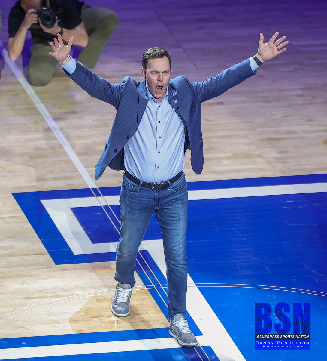 danpend3500's tweet image. Here's your new UK head football coach at #Rupp Arena #Tuesday night doing the 'Y'. Press conference today at 4pm at the Nutter Field House next to #Kroger Field. The public is invited.