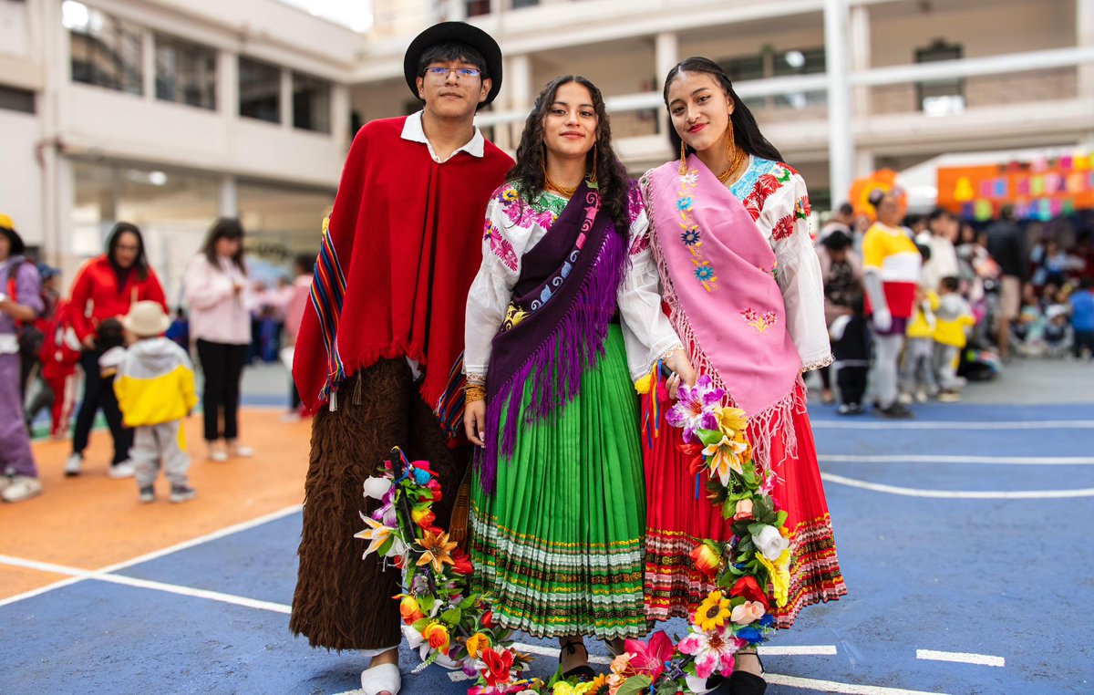 Educacion_Ec's tweet photo. Hoy, el viceministro de Gestión Educativa, Juan Carlos Rodríguez, recorrió las Ferias Educativas “Un Espacio para la #EducaciónInicial” 🎨📚, donde familias, docentes y niños compartieron actividades lúdicas. 👧🏽👦🏽

En el país, 329.479 niños de 3 y 4 años son parte de Servicio de Atención Familiar para la Primera Infancia-SAFPI, gracias al trabajo de 24.122 docentes 👩‍🏫👨‍🏫. 

Con estas ferias, el Ministerio de Educación, Deporte y Cultura reafirma su compromiso de promover el acceso a la Educación Inicial en país. 

#ElNuevoEcuador