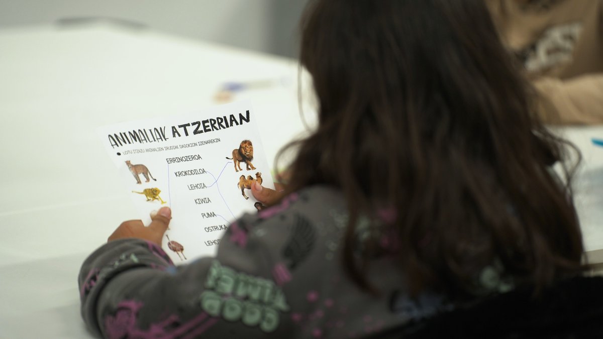 SaveChildrenEus's tweet image. 📚Gaur #EuskararenEguna ospatzen dugu haur eta familien artean gure hizkuntzaren ikaskuntza eta gozamena bultzatuz.
@LABORALKutxa eta @mondragonlingua batera egindako lanari esker, euskara indartzen jarraitzen dugu inklusiorako, nortasunerako eta etorkizunerako tresna gisa.