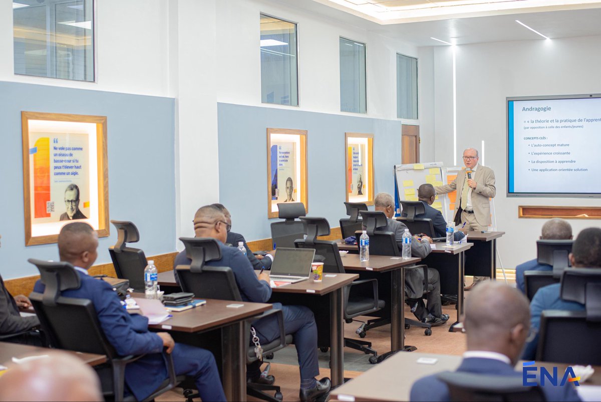 EnaRDC_Officiel's tweet photo. 🎓 Formation des formateurs

Aux côtés de l’Institut Royal @EgmontInstitute et des experts du SPF BOSA (Belgique), l’@EnaRDC_Officiel organise, du 03 au 05 décembre, une session de renforcement des capacités destinée à ses formateurs, centrée sur l’ingénierie de formation, l’apprenance et l’andragogie (apprendre à désapprendre).

Cette démarche stratégique vise à doter l’ENA d’un corps pédagogique davantage performant, capable de porter les exigences de qualité et de transformation des services publics, conformément à l’ambition de réformer l’ENA pour réformer l’Etat. 

Car avant d’éclairer la Nation, il faut d’abord, et continuellement, raviver la flamme de ceux qui portent la lumière.