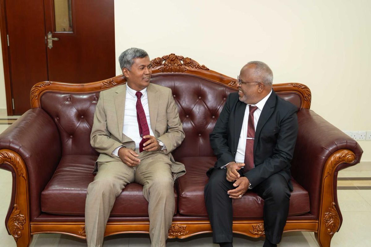 Honoured to receive H.E. Mohamed Rizvi Hassen, High Commissioner of Sri Lanka to the Maldives, at the People’s Majlis. He conveyed Sri Lanka’s heartfelt gratitude to President <a href="/MMuizzu/">Dr Mohamed Muizzu</a> and the Maldivian people, and expressed his intent to work closely with H.E. Masood Imad