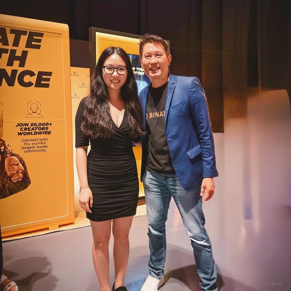 yunaintern's tweet image. I’m in Dubai for #BinanceBlockchainWeek, and the energy here feels nothing like a bear market.

While walking through the expo area, I suddenly heard a familiar voice: Richard Teng.

I asked to him for a picture, and I was surprised by how kind he was.

As I visit the different…