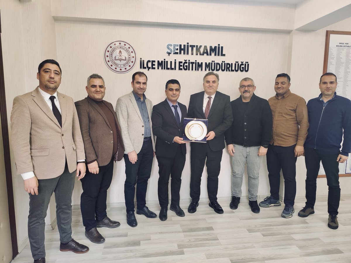 İlçe Milli Eğitim Müdürlüğümüz Özel Büro Birimi’nde fedakârca görev yapan Serdar Tiryaki, Gaziantep Eğitim ve Uygulama Merkezine Müdür Yardımcısı olarak atandı.

İlçe Milli Eğitim Müdürümüz Sayın Mehmet Ali TİRYAKİOĞLU, bugüne kadar göstermiş olduğu başarılı çalışmalardan dolayı