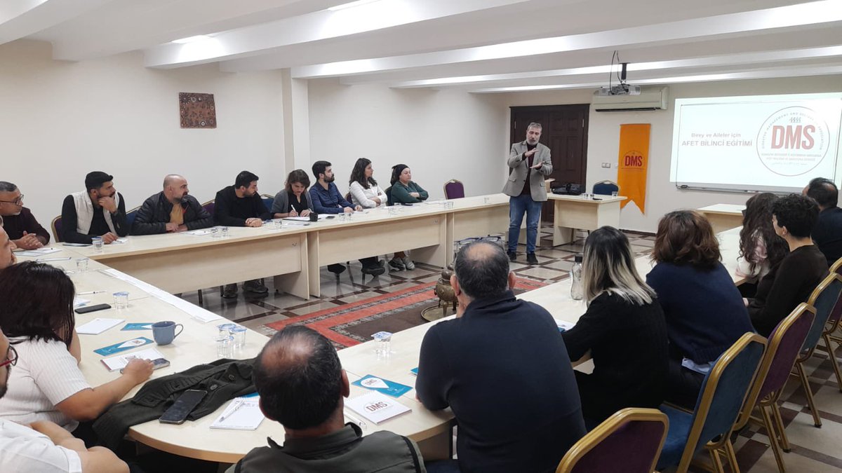 afetyonetim_dms's tweet photo. Derneğimiz tarafından GABB-Güneydoğu Anadolu Bölgesi Belediyeler Birliği personeline ’Afet Farkındalık’ ve ‘Afet ve Toplumsal Cinsiyet Eşitliği’ eğitimi verildi.

#Afet #Karesat #Perwerde

@GABBbirligi 
@neslihansedal65 @Siraelik7 https://t.co/ndEDiJmnkp