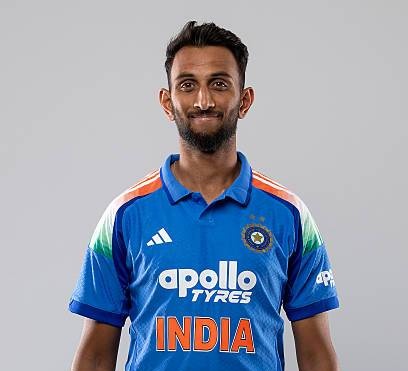 mr_pathakshiv's tweet image. अगर पाकिस्तान 🇵🇰 के पास हारिस रऊफ़ हैं, तो भारत 🇮🇳 के पास प्रसिद्ध कृष्णा हैं, दोनों रन-मशीन हैं 🤐
#INDvSA