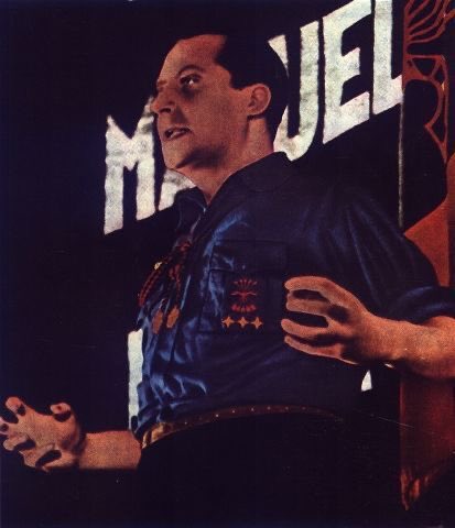 ethnikifloga's tweet image. “…Στην εποχή μας, η μίζερη καθημερινότητα έχει κλείσει τους ανθρώπους στον εαυτό τους.
Οι περισσότεροι ζουν χωρίς να πιστεύουν σε τίποτα μεγαλύτερο από τον μικρό κύκλο συμφερόντων τους.
Ανθρωποι που κοιτούν μόνο την τσέπη τους και αφήνουν την πατρίδα τους να σβήνει.”