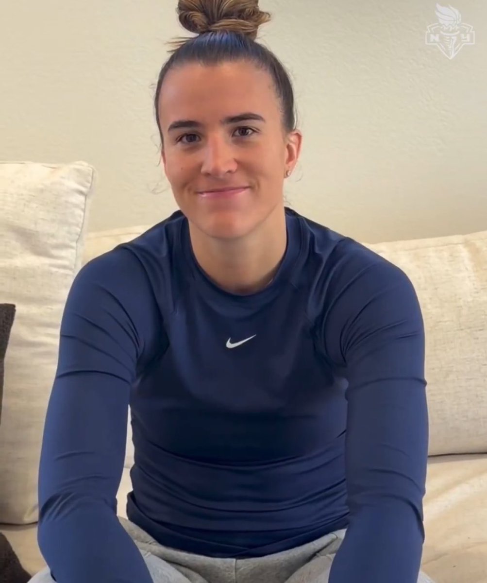 someone draw her in hockey gear and i mean just the pads