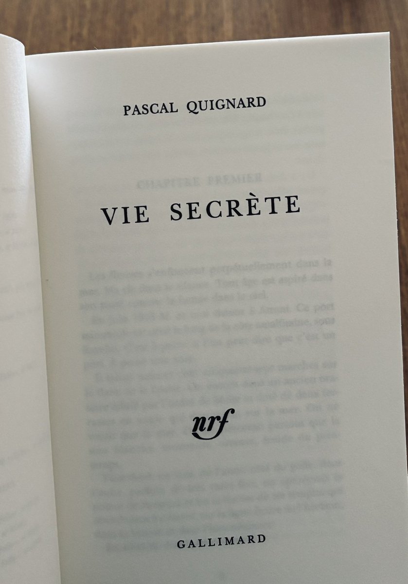 nicoscosc's tweet image. “L’homme est l’espèce animale à deux mondes : vivants et morts.”

“Dès qu’il y a langage, il y a deux mondes : signifiant en même temps que signifié, présent et absent, oui et non, jour et nuit, printemps et automne, etc.”

— Pascal Quignard, Vie secrète