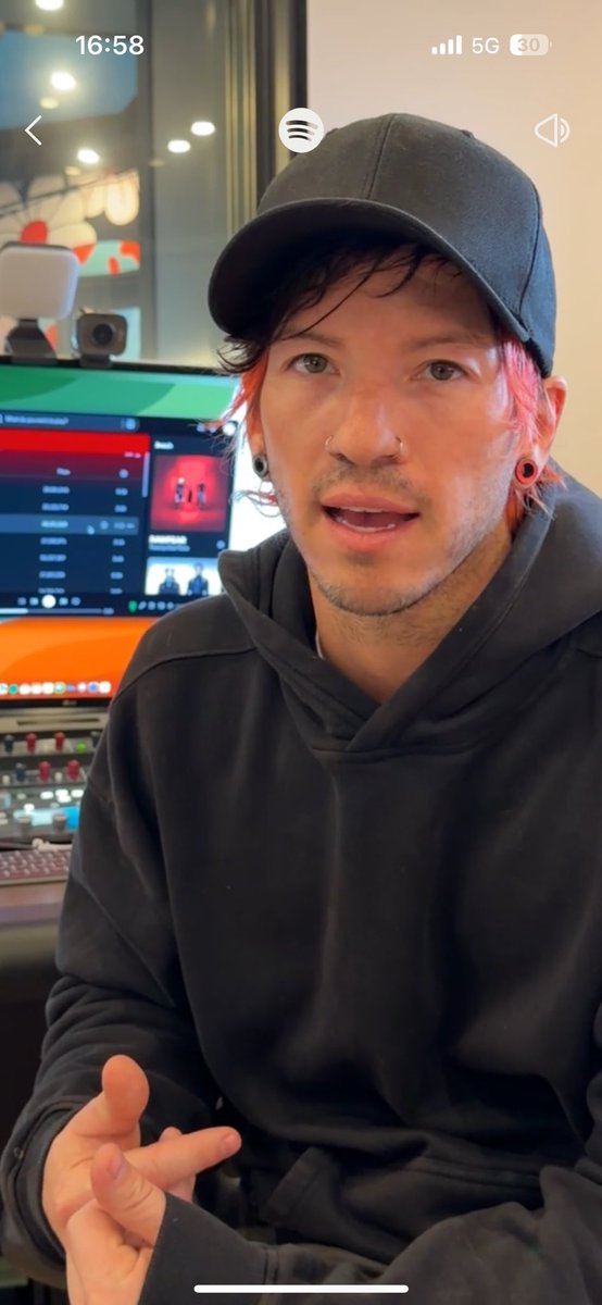 LavishTylerJ's tweet image. “Gonna come right back to me” baby you don’t even have the album saved