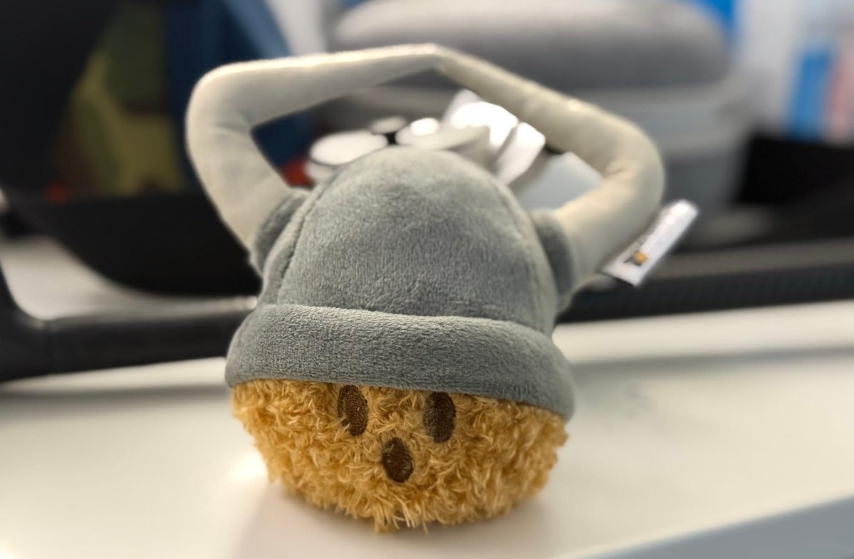 VoodooDE_Gaming's tweet image. Walkabout Mini Golf&apos;s creator Lucas Martell shared insights on their VR development. They use Gravity Sketch for a &apos;sandbox&apos; approach, fostering creativity and environmental storytelling. What are your thoughts on this unique design philosophy? #VRdevelopment #IndieGame