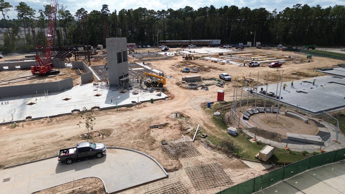 SpringISD's tweet image. The EPIC Center for Spring ISD is officially going vertical! 🚧
New opportunities are rising for our students — and these are bond dollars at work building a future-ready learning space.
@SISD_CoA
#SpringISD