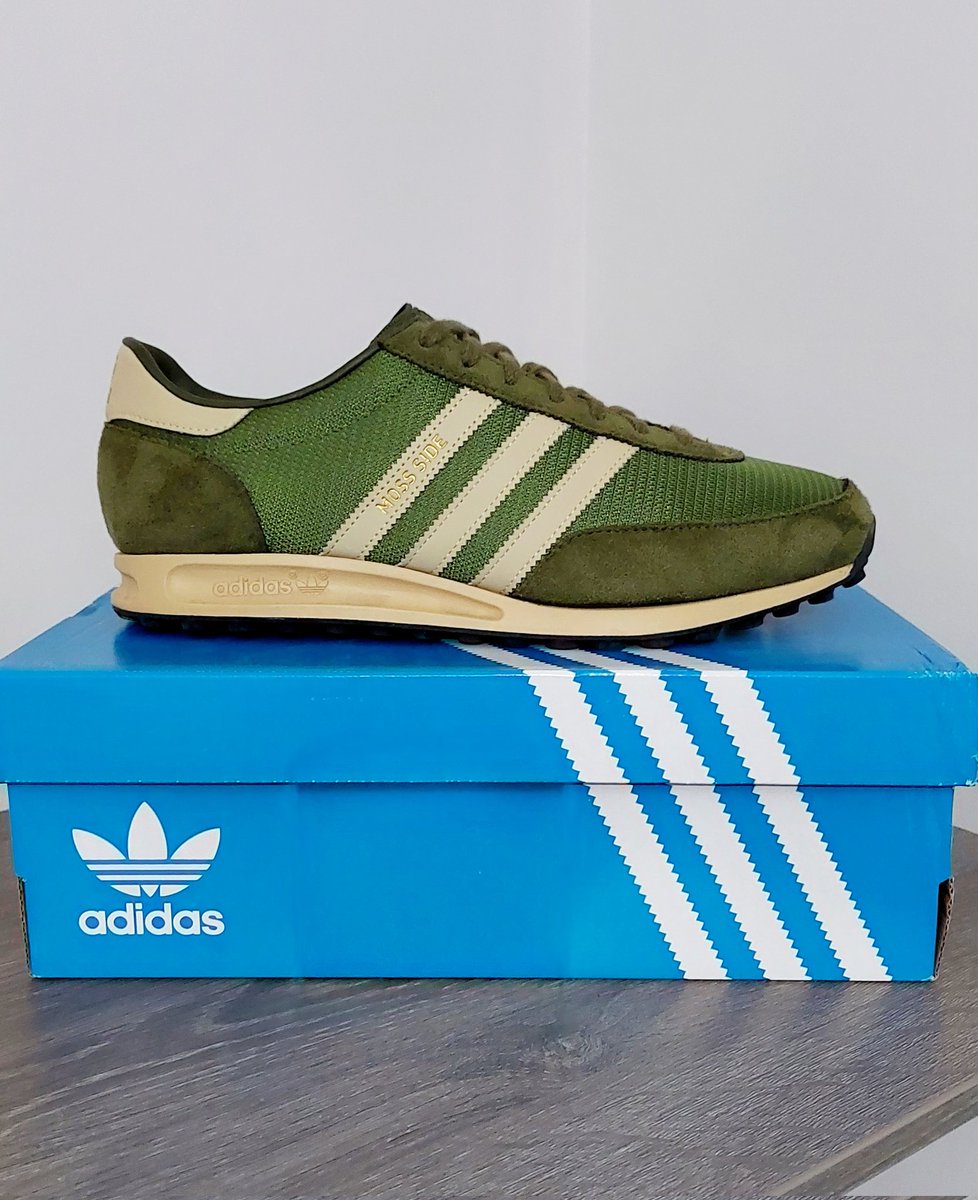 adilad73's tweet photo. I rarely find a bargain on Vinted until now!!
Massive thanks to @griffwebber, I've bagged these absolute @adidasoriginals belters, which I've been after for ages π€π»π€π» π
#adidasoriginals #adidas #MossSide https://t.co/9qqnDMfLvs