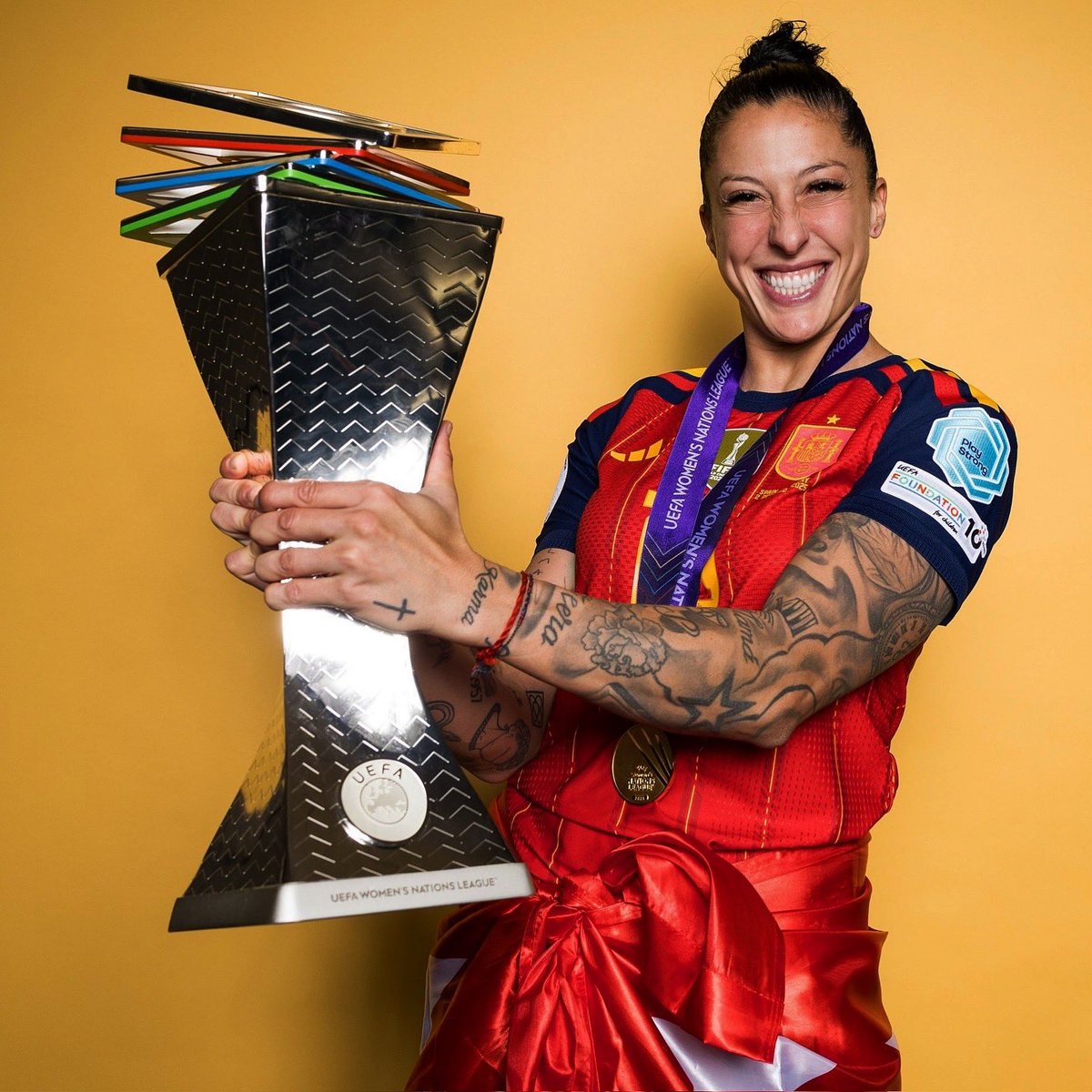 Jennihermoso's tweet photo. CAMPEONAS X2 DE LA NATIONS LEAGUE 💫⭐️ https://t.co/kZHeNzyzxR