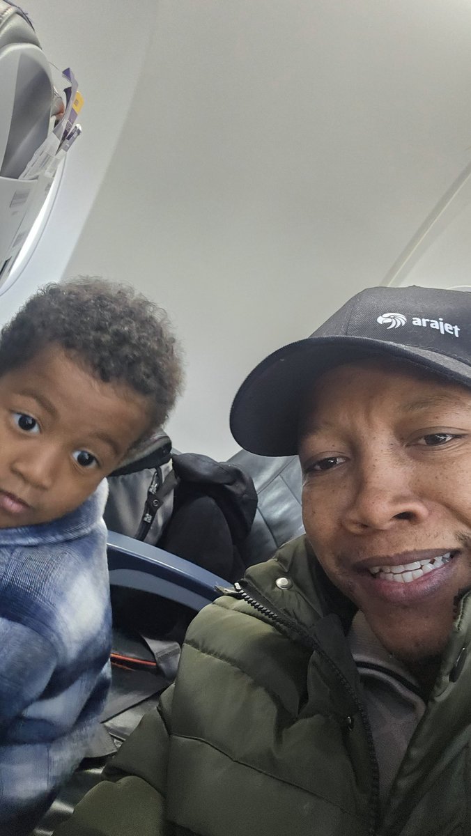 gabrielmercedez's tweet photo. Listos para una nueva aventura en @arajetairlines
De regreso a nuestra amada República Dominicana directo desde Boston!!
@manuellunasued @Vicmpacheco
#VamosArriba https://t.co/hLNFR05kVj
