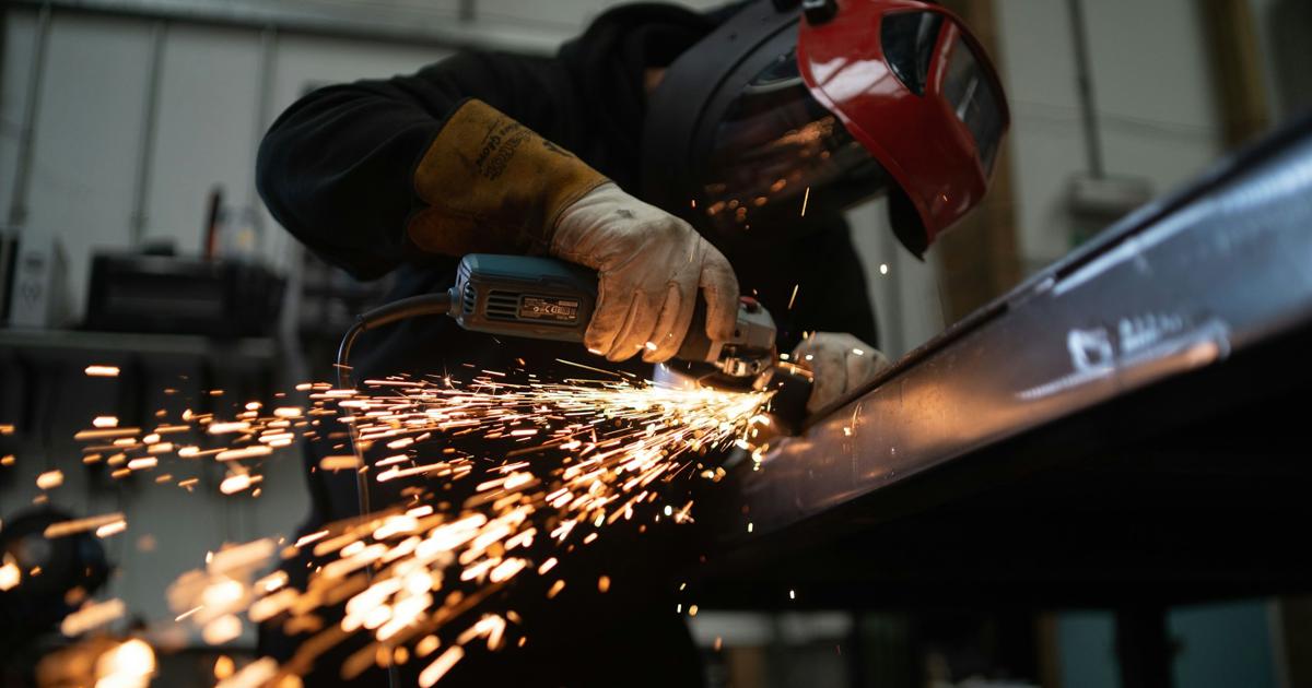 LSEnews's tweet image. New research shows that while the term “degrowth” divides opinion, its core ideas attract strong majority support in both the UK and US.

The article, published in @TheLancetPlanet, was led by Associate Professor Dario Krpan at @LSE_PBS. 

🔗 ow.ly/5wGr50XAF0r