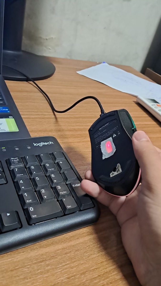 BrenioFilho's tweet photo. boy kkkk se seu PC não está funcionando no trabalho,  já desconfie dos seus amigos kkkkkkkkk pqp tn* https://t.co/D3NanqbZnz