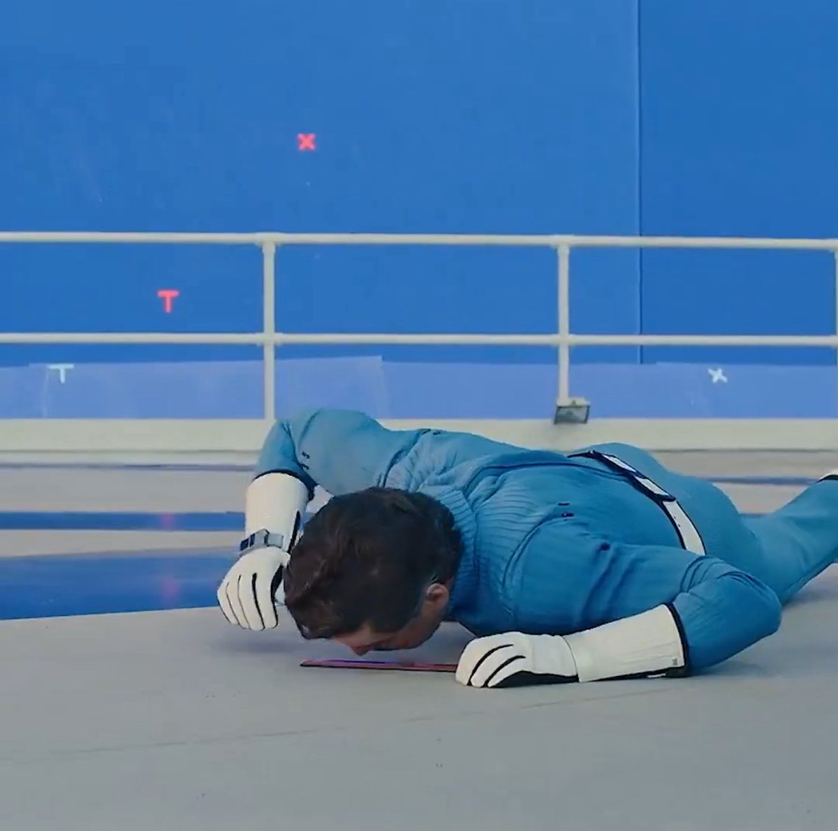 spot the difference between these two reedros