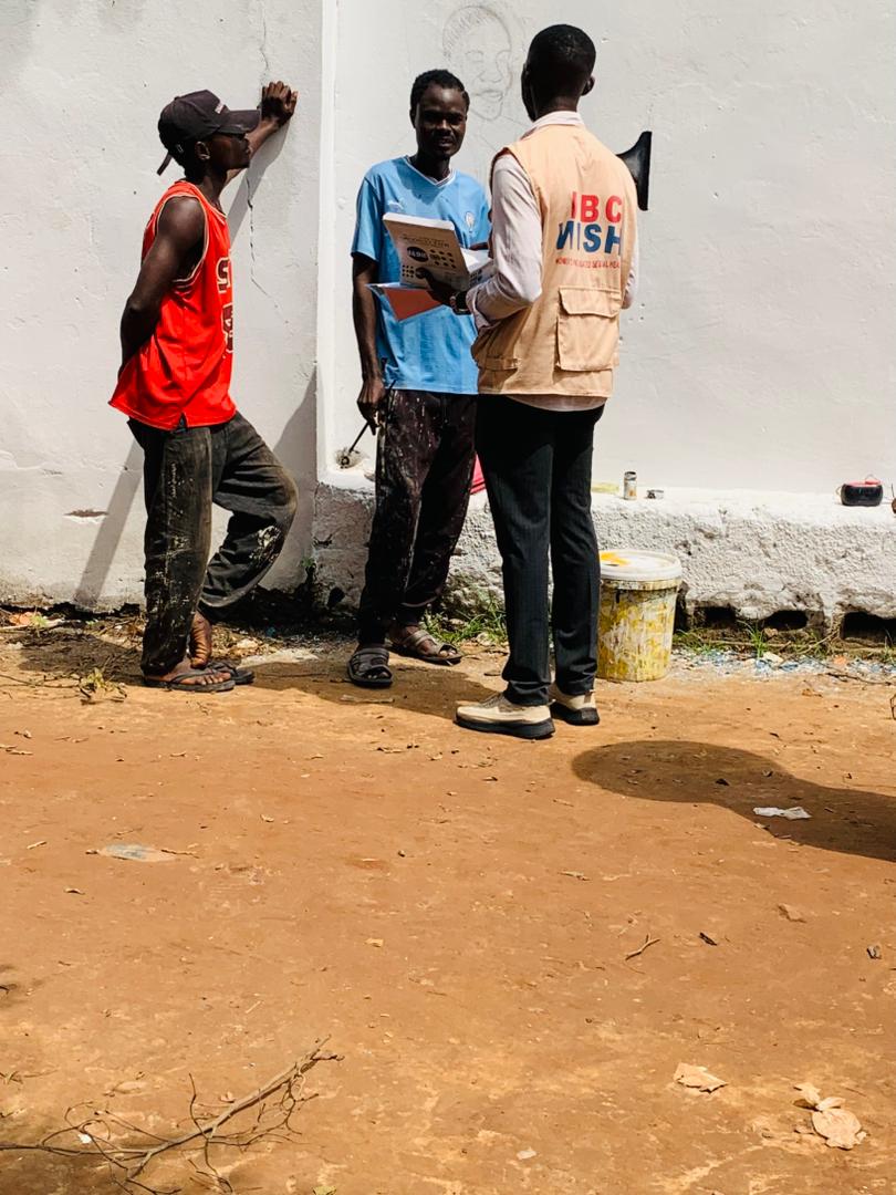 exode25475's tweet photo. La sensibilisation s’est poursuivie le long de la route WAMBA, où les riverains ont reçu des messages sur la PF, les VBG, hygiène menstruelle et des préservatifs ont été distribués.
#MajKwilu #ABEFND #UNFPA #BilengeTousPepeleNaPF 💥 https://t.co/8N1QLwHBo3