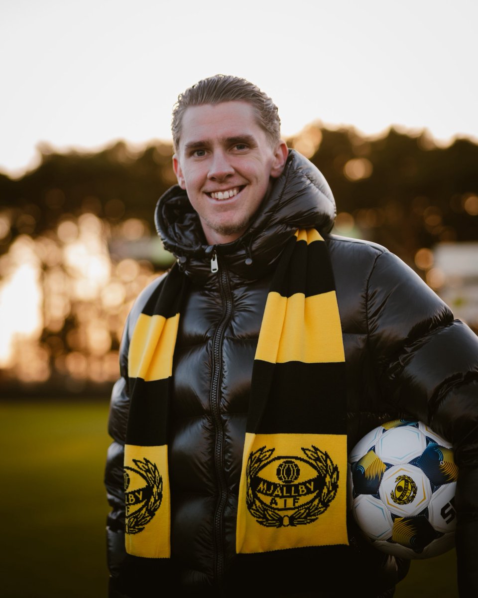 MjallbyAIFs's tweet photo. 🤝 | Mjällby AIF välkomnar målvakten Amar Dzevlan till föreningen. Den 22-årige målvakten ansluter från Hammarby TFF och har skrivit på ett avtal som sträcker sig till och med säsongen 2029.

Läs mer på https://t.co/LvjSUH9YYA 🔗

#MjällbyAIF #MAIF https://t.co/I74FUxmUGa
