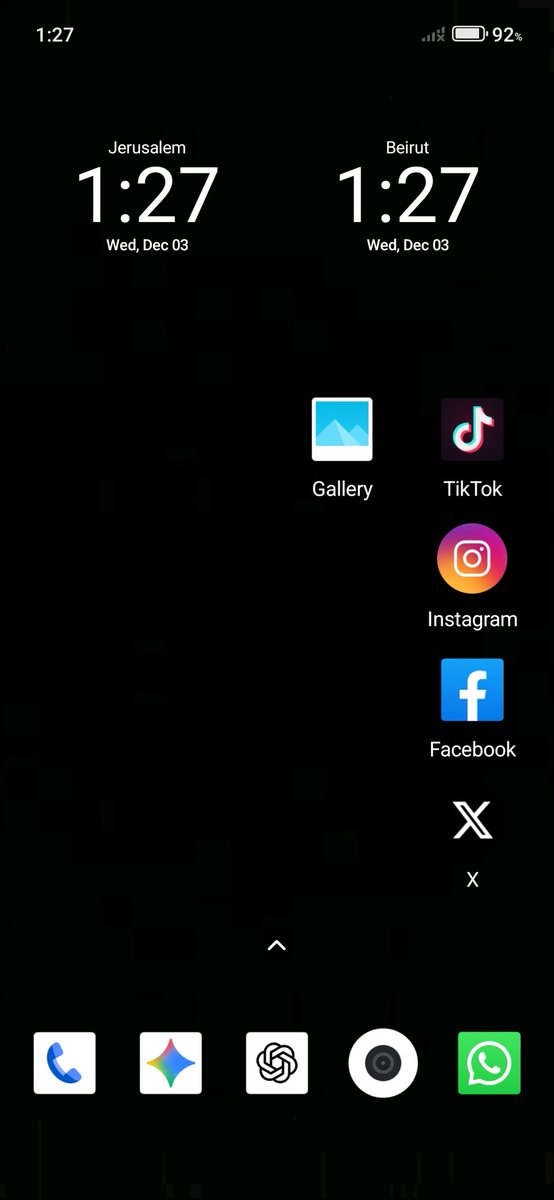 ملاحظة مش مهمة!
وصلت اليوم الى الشريط الحدودي (إحدى القرى اللبنانية)
فوجدت ان خدمة الإرسال في الجهاز إنقطعت تماماً!
وأيضاً تغيرت الساعة كما لو أنني دخلت بلد جديد!
(كما هو موضح في الصورة المرفقة عن الجهاز!)
وطني 🇱🇧 
#لبنان #الجنوب_اللبناني #فلسطين #إسرائيل
