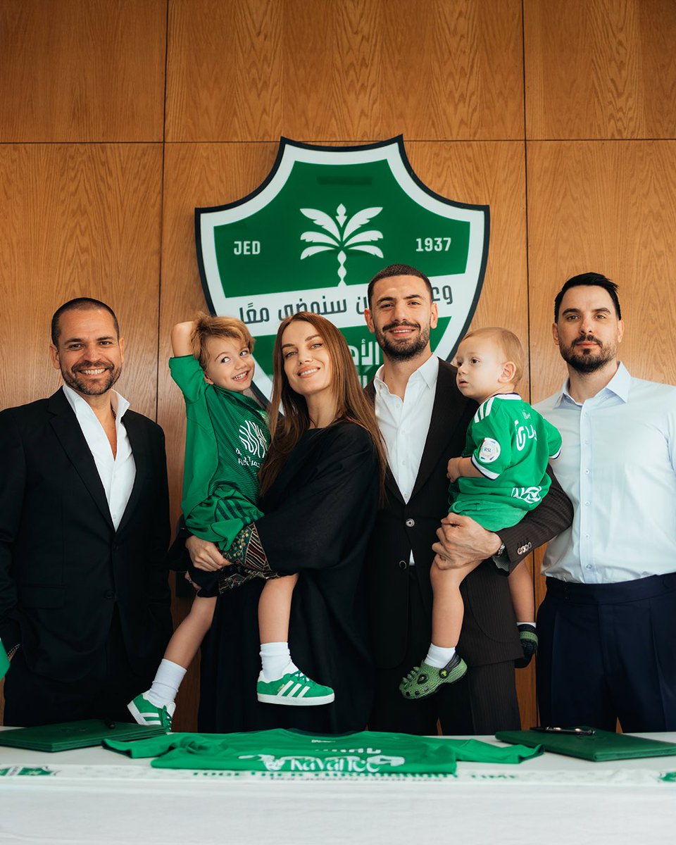 Merihdemiral's tweet image. I’m not just staying, I belong. 
With the great fans, at the great club. 🤍💚