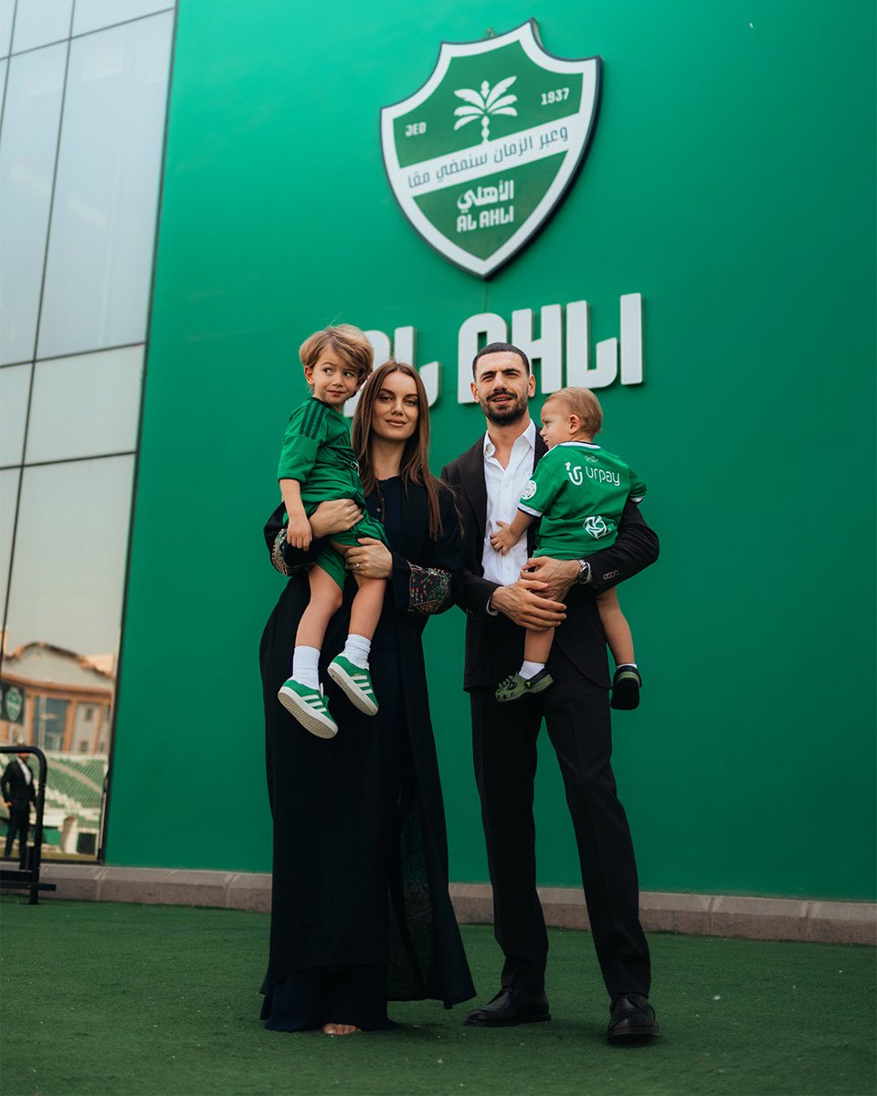 Merihdemiral's tweet image. I’m not just staying, I belong. 
With the great fans, at the great club. 🤍💚