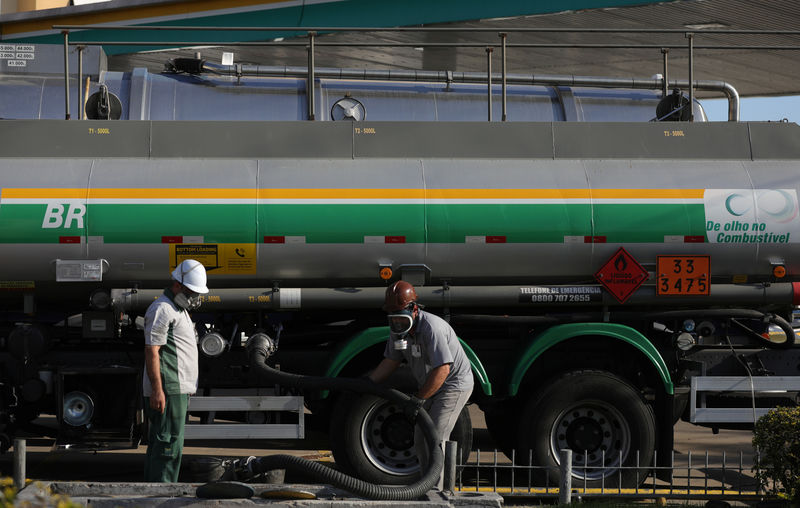 InvestingBrasil's tweet photo. ⛽️ Mercado ilegal prejudica indústria de #Arla32
O mercado ilegal reduziu a demanda de Arla 32 em mais de 400.000 litros/ano no Brasil, segundo estimativas da Argus. Diante desse desafio à expansão do setor no país, participantes do mercado estão unindo forças com autoridades para intensificar as inspeções de caminhões e postos de gasolina.
Leia o artigo completo de Bruno Castro:
https://t.co/TsMJDFxTKB