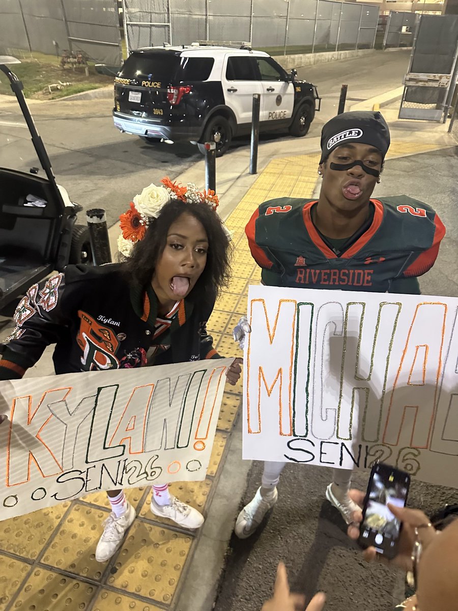 1CAGaines's tweet photo. Happy Birthday to 2 of the best Athletes from the I.E. 😌💪🏾❤️ Uncle Loves You two 🥳🥳😎 #TwIIns @M_Gaines_06 @MichaelGainesJr @kylani07 @jrock170 🐻💚🧡💚🧡💯 https://t.co/NubVwncVe1