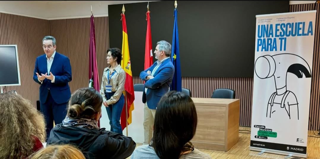 aempleomadrid's tweet photo. Celebramos el esfuerzo y el #talento con la entrega de diplomas a nuestros alumnos de fontanería, electricidad y mecánica de la Escuela de Empleo Verde y Oficios.Agradecemos a las empresas Gomez Group y Feuvert por su colaboración en la #insercionlaboral de los mismos. https://t.co/QM0QZcNC10