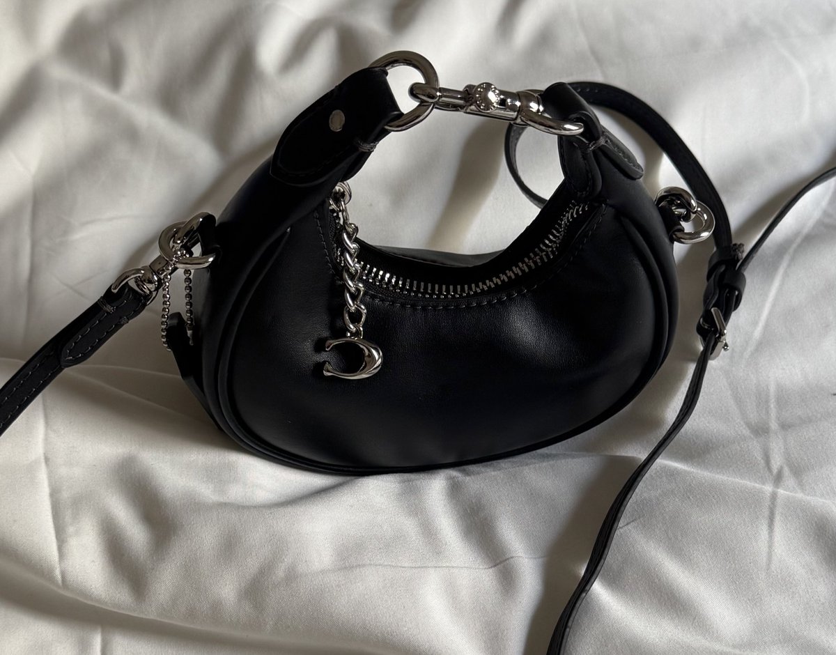 من شريتها وأنا اسحب على كل الشنط واخذها

❣️❣️❣️