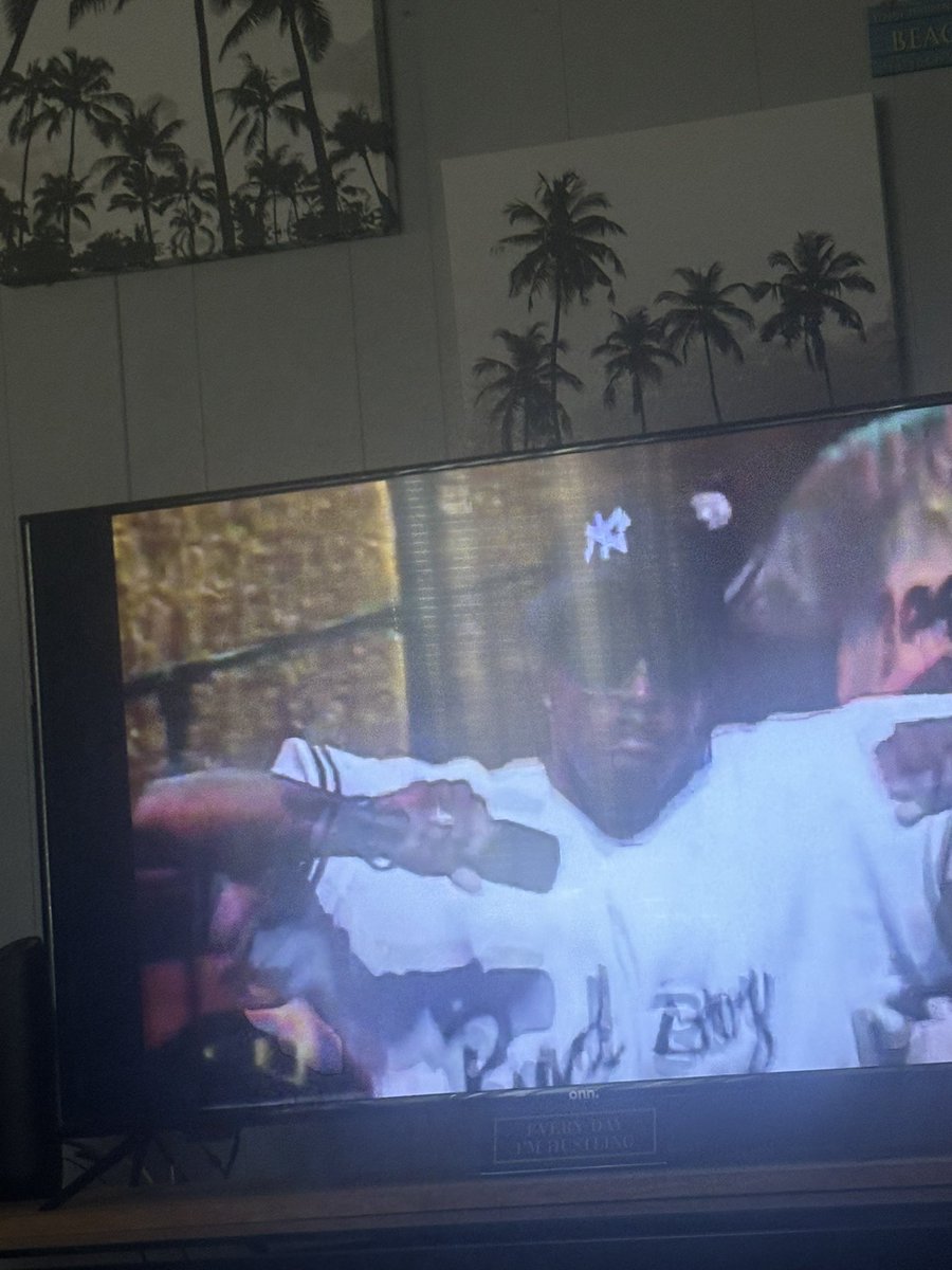 DollaoneNewNew's tweet photo. Also with this Diddy documentary it showed how 2PAC /Biggie  was cool with each other and were becoming actual friends.   …… nobody in hip hop has really showed them being cool with each other . All you really see is the one picture of them standing next to each other https://t.co/YKmtt5g3Cp