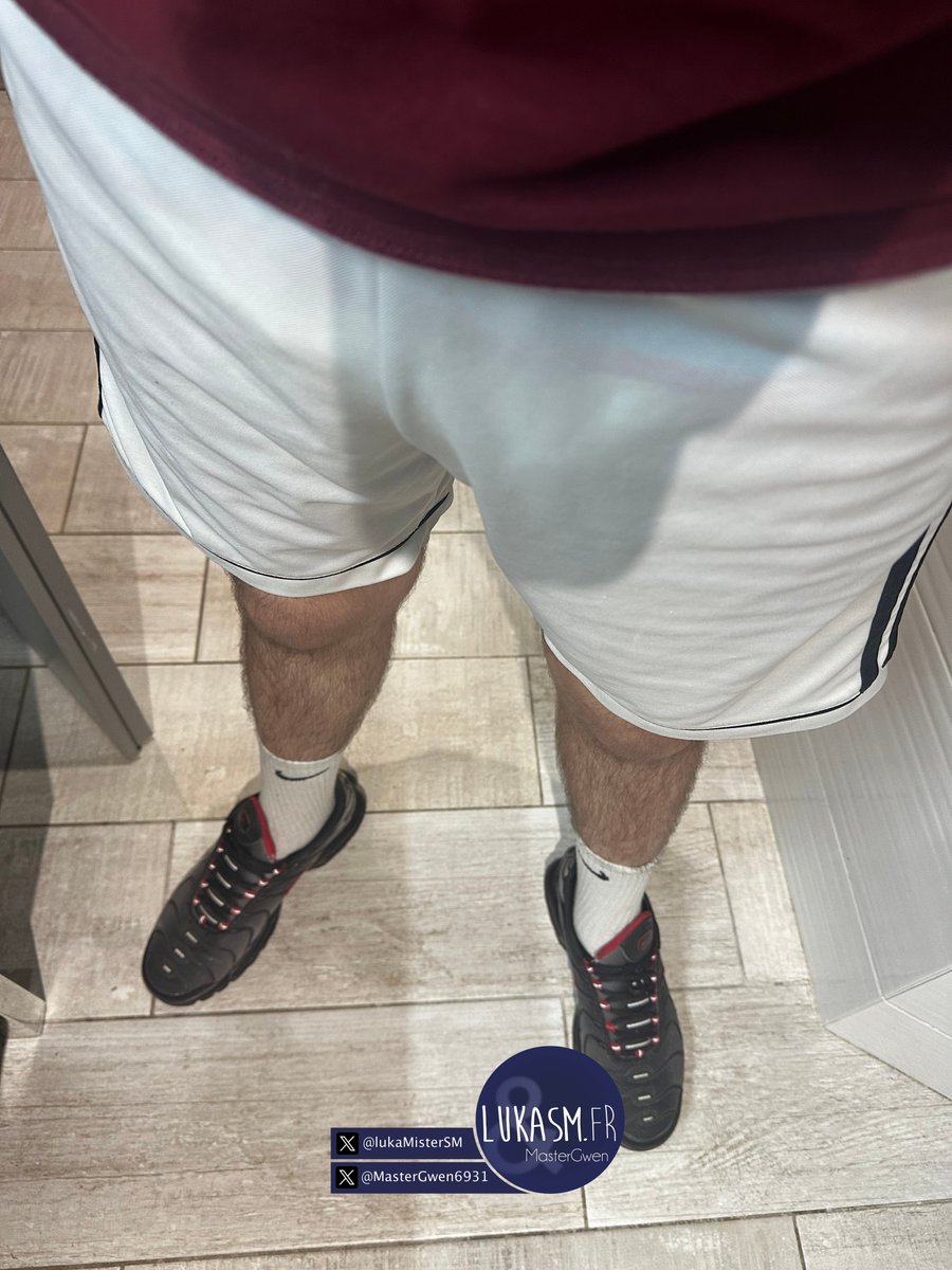 Just a normal look…  
Football shorts, diaper underneath, Nike TNs and white socks on 🔥  
Master <a href="/MasterGwen6931/">MasterGwen</a>  says real men don’t need normal underwear anymore 🍼🧦  

Who else is padded 24/7 under their clothes ?  

#ABDL #DiaperBoy #FootballShorts #NikeTN #WhiteSocks