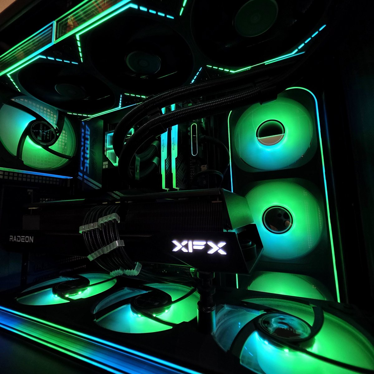 LuayPrince's tweet image. مكان ال PS5 هالجيل صدق ، هذا اخر جيل معهم

الله يعز البي سي خلاص هو جيلي الجديد